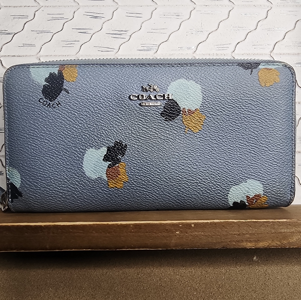 Coach ACCORDION ZIP WALLET IN FIELD FLORA PRINT COATED CANVAS - Picture 2 of 11